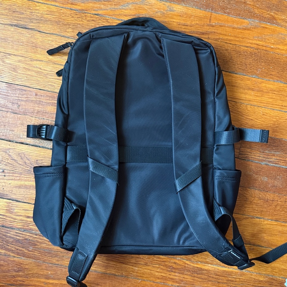 lululemon athletica Black New Crew Backpack - Picture 4 of 9